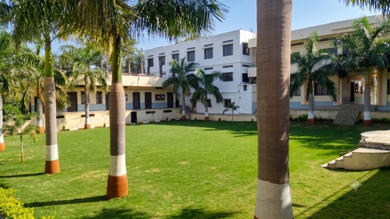 Institute of Pharmaceutical Education campus, Boradi